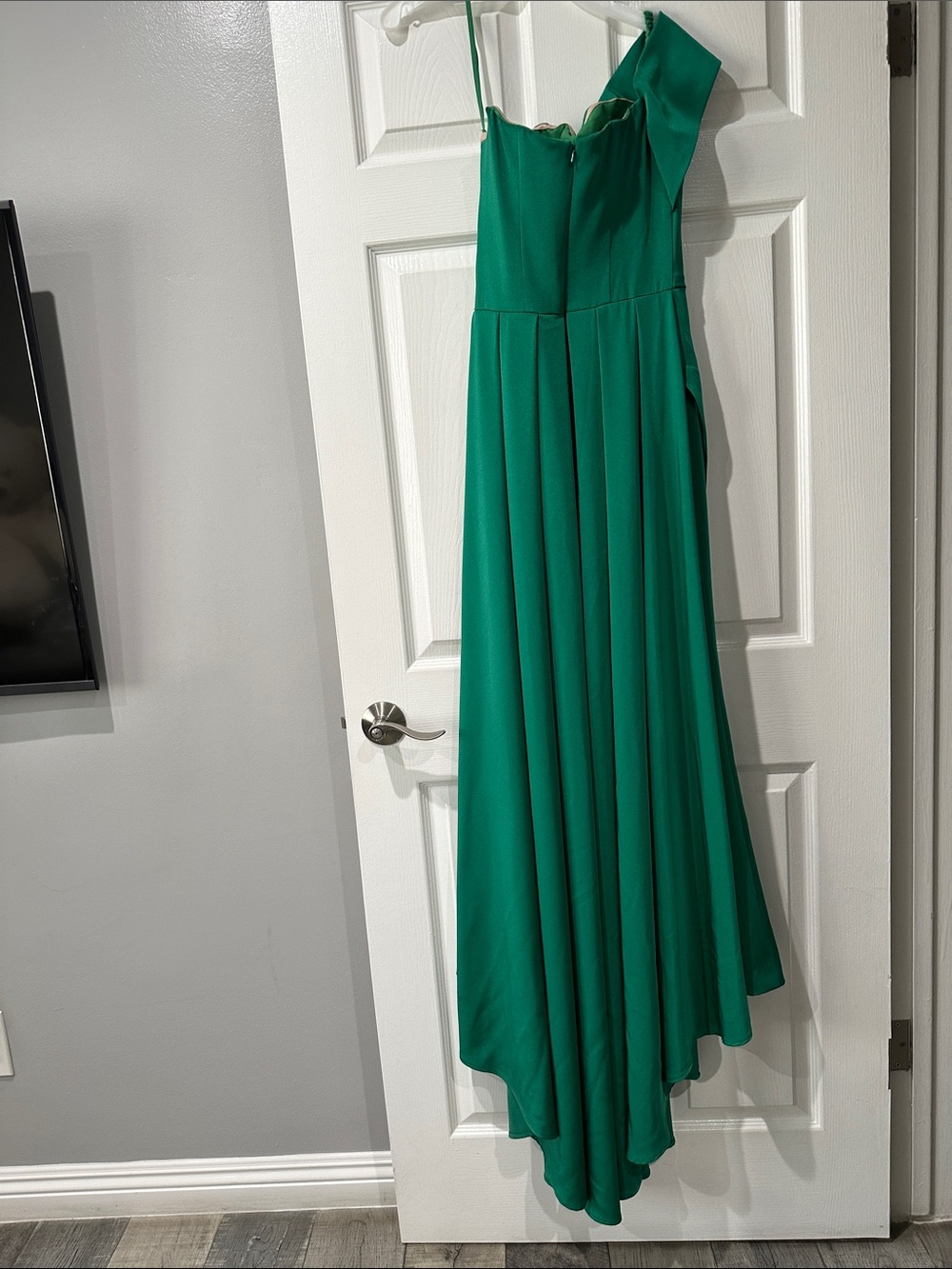 Terani Couture Emerald One-Shoulder Evening Gown - Picture 5 of 6